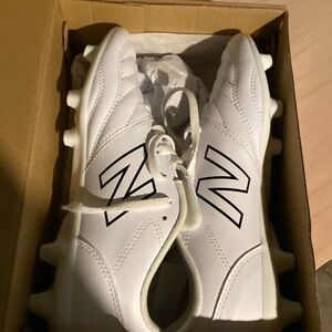 New balance, white size 5 1/2 kids soccer cleats